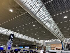成田空港第2ターミナル到着です！

コロナ禍を抜け今日もたくさんの人で賑わってました。