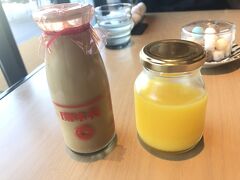 朝食へ。
朝風呂の後だったのでコーヒー牛乳があるの嬉しい！