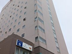 ほろ酔い気分でテクテク歩き、今夜の宿「ホテルサンルート新潟」へ。
昼前荷物を預けたまま、チェックインを済ませていませんでした。

北陸応援割は、一泊につき宿泊代金が半額になります。
なので、新潟に二泊しますが、明日の宿泊はまた違うホテルに予約してます。
飲食店などで使える、ひとり２０００円クーポン券は先着順ですでに終期になってました。（泣）