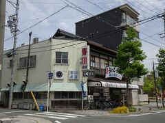 荷物を預けて昼食へ。
豊橋のB級グルメ、カレーうどんのお店へ。