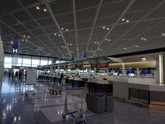 成田空港の第一ターミナルからの出発も久しぶりです。
アシアナ航空のカウンターはガラガラで直ぐにチェックインが出来ました。