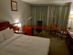 今日の宿は空港近くのベストウェスタン プレミア インチョン エアポート ホテルです。
9階のデラックスダブルルームで日本円で約1万円程です。