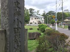 駅から10分程度歩き　正面入口ではありませんが城址公園へ入っていきます