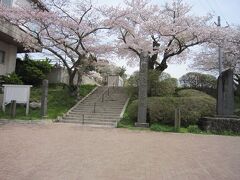５１日和山公園、鹿島御児神社への入口階段です。