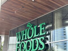 その後、少し歩いてWhole Foods Marketも下見。