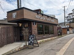 こちらは「新潟ショコラ　甘」。

清風苑に向かう手前にあります。
新潟県内にあるチョコレートのお店の品物が色々揃っています。
チョコドリンクもあったかな・・・。