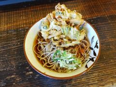 「はなゆう」の天ぷらそば　野菜がシャキシャキで甘く、かき揚げのおいしさを再発見しました。