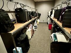 スーツケース置き場もしっかりあって便利。