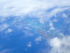 クワガタムシの角の様な
宮古島の西平安名崎と池間島に
繋がる池間大橋
なんとも言えない美しいブルー