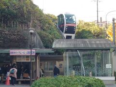 飛鳥山公園に到着すると目に飛び込んできたのはパークレールと言う乗り物です。

飛鳥山と言う名前の通り、公園自体が標高25.4ｍと少し高い所にあるため、階段で登れない人も楽しめるようにとの事のようです。