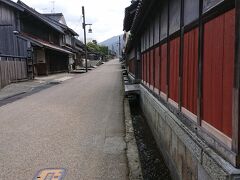  右折して因幡街道の街並みを歩いていきます。