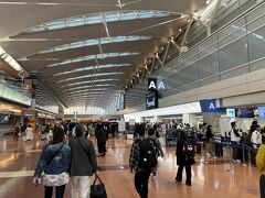 ゴールデンウイークの羽田空港第２ターミナル
いつもより数段人が多い印象です