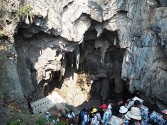 洞窟の入り口が見えてきました。
鍾乳洞の入り口はいつもわくわくしますね。
