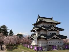 弘前城天守閣、岩木山、八重紅枝垂桜