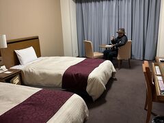 スターゲイトホテル
りんくうタウン駅直結で便利、アップグレードしてくださったとのことで広いお部屋です～やった～♪素泊まりツイン１２３００円