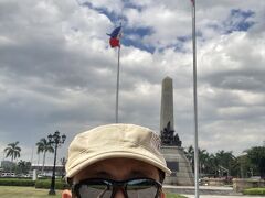 リサール公園にて
公園は大きくてキレイでフィリピン国旗がなびいていて素晴らしい
