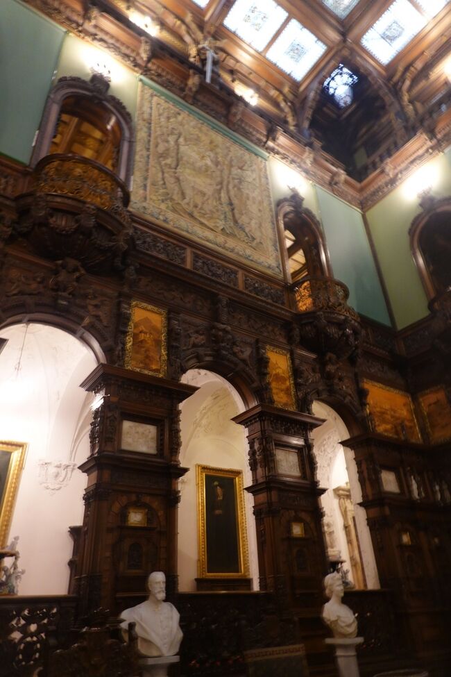 名誉の間<br /><br />見学は時間ごとのガイドツアーではなく、ある程度のまとまった人数で入場させているようです。<br />