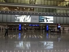 《23:04》入国審査へ