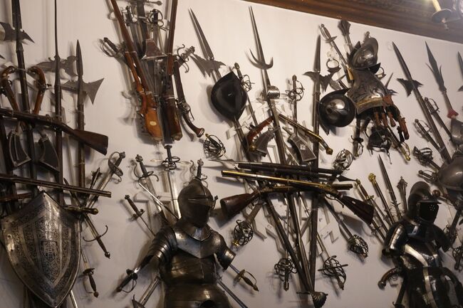 武器・武具展示室<br /><br />確認していなかったのが悪いんだけど、この込み合った中で交換しなくちゃいけません。<br />