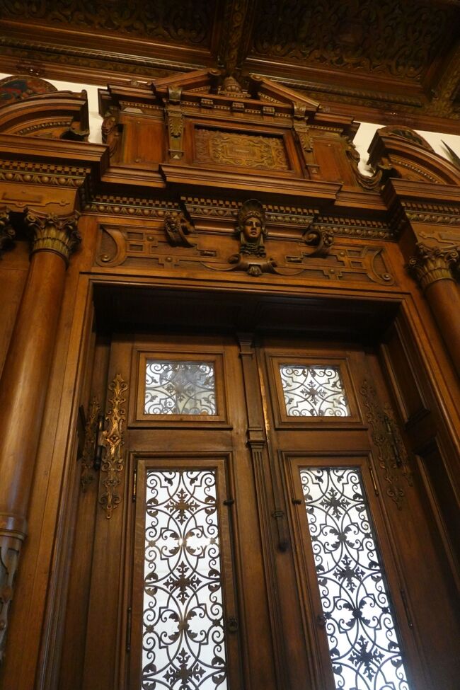 武器・武具展示室<br /><br />隅の方に移動して、予備のＳＤカードを交換します。<br />これでＯＫ、写真撮るぞ！