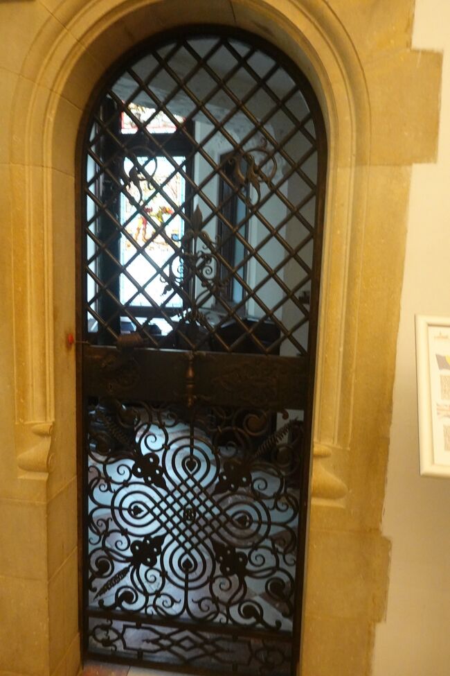 財務・会計室<br /><br />1875年から建設が始まり、増改築が行われ最終的な完成は、39年もの歳月をかけ1914年に完成しました。<br />