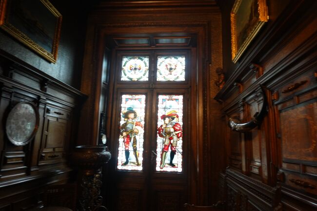 控えの間<br /><br />博物館では、絵画、絨毯、武器や甲冑、伊万里焼を含む陶器などのコレクションがあります。<br />