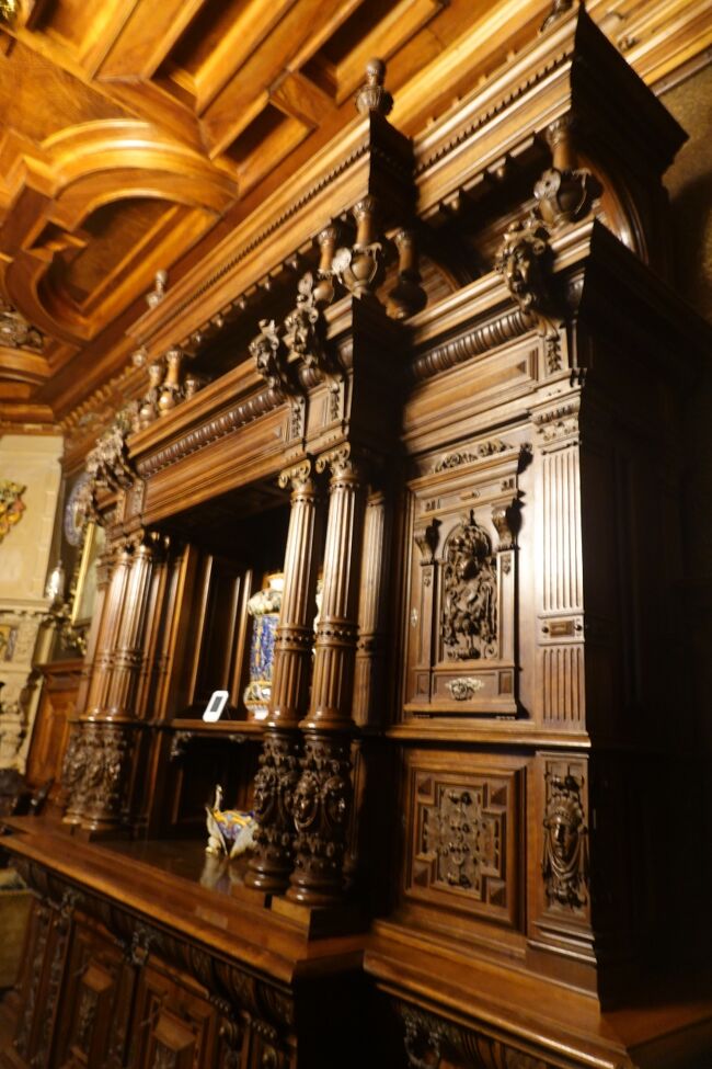 カロル１世の執務室<br /><br />1947年、ルーマニア王政が廃止され、社会主義国となり、ペレシュ城は国の所有となりました。<br />