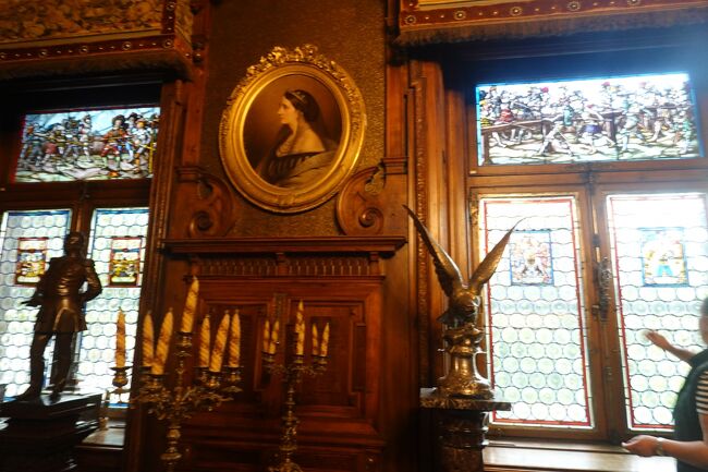 カロル１世の執務室<br /><br />1989年１２月、ルーマニア革命が勃発し、チャウシェスク大統領夫婦が逮捕・処刑され、社会主義政権が崩壊しました。1990年から、再び一般公開されています。<br />