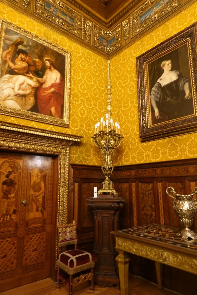 フィレンツエの間<br /><br />イタリア・ネオ・ルネサンス様式で統一された豪華な内装になっています。<br />