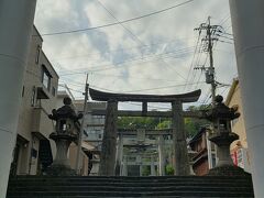 眼鏡橋から１０分位で到着　
(諏訪神社)