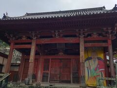 興福寺に入ろうと思ったら１７時で閉まっていました。
翌日行く事にします。