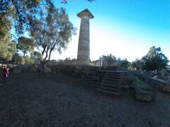 ゼウス神殿遺跡に一本だけ立っていたドリス式円柱