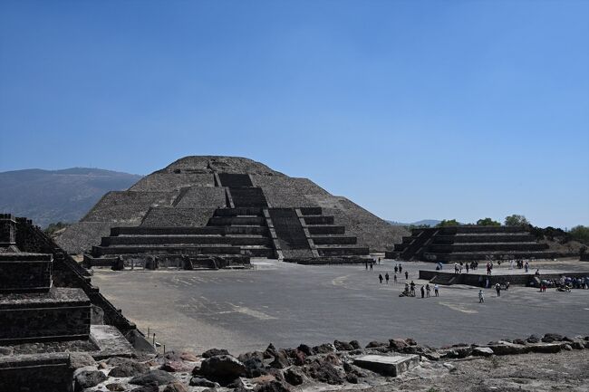 10:30　月のピラミッドと月の広場に来ました