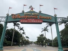パークオープンの時間に合わせて「香港ディズニーランド」へ無料のシャトルバスで向かいました
10～15分間隔で運行されています
