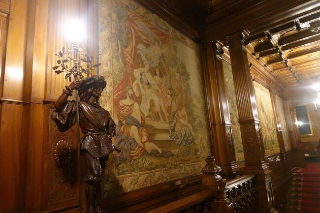 以前はカメラやビデオカメラ撮影料を支払いがありましたが、現在は撮影料を支払うことはありません。<br /><br />