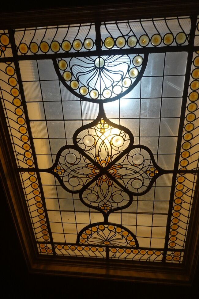 ステンドグラスがキレイですね。<br />