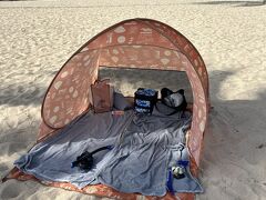 午後からはお天気回復して陽もさしてきたんで、目の前のビーチまで。