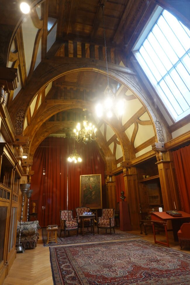 エリザベート王妃のアトリエ　４階<br /><br />王妃エリザベートが絵を描くための部屋です。<br />王妃はカルメン・シルヴァのペンネームを持つ、詩人、小説家で、画家、歌手、ピアニスト、オルガン奏者でした。