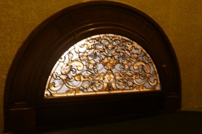 エジプトで転んでカメラを落としてから、光が少ないとバタバタ勝手に動いてしまうようになりました。<br />