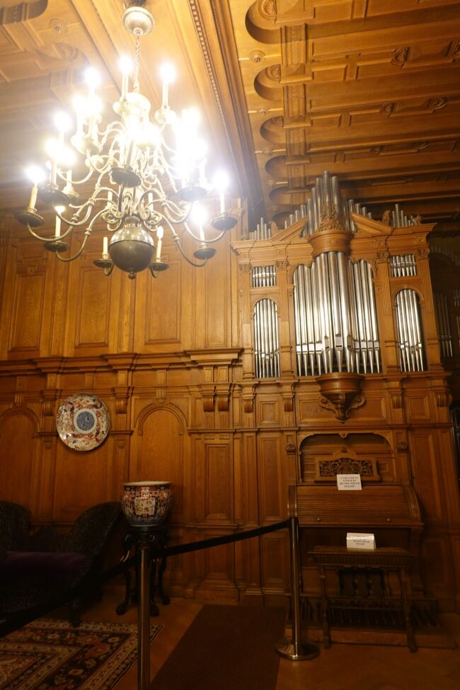 小音楽堂<br /><br />音楽堂の手前に位置するサロンのような空間で、パイプオルガンもあります。<br />