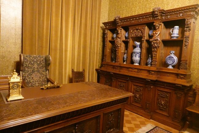 執務室<br /><br />二階にある王の執務室よりも、小規模の執務室。<br />