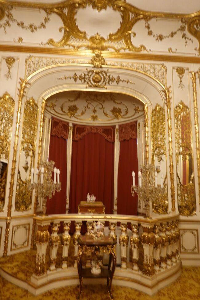 Domitoare　Rococo　ロココ調の寝室<br />