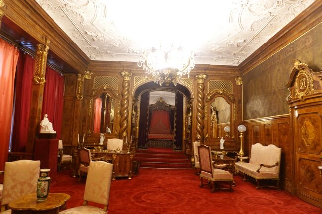 Apartamentul　imperial　皇帝の間　３階<br /><br />カロル１世の在位40周年を記念して、オーストリア皇帝フランツ・ヨーッゼフの訪問滞在のために、1905年から1906年に設けられました。<br />