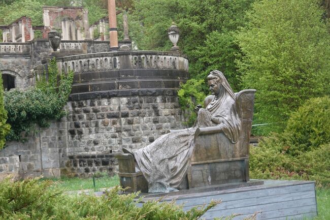 強い雨にちょっと悲しくなります。<br />今まで天気だったこと感謝しなくちゃないのに。<br />