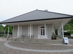 その後は横須賀製鉄所副首長だったティボディエの邸宅を見学。
もともとは米軍基地内にあったものを、令和3年に往時の部材を一部使用し、ヴェルニー公園内に復元したものだとか。