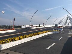 豊田市街地と豊田スタジアムをつなぎます。