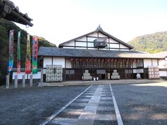 旧金毘羅大芝居（金丸座）
1835年（天保6年）建立で、現存する日本最古の歌舞伎劇場。
国指定重要文化財。
縦覧料：大人 500円