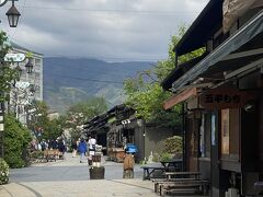 『ナワテ通り』

女鳥羽川(めとばがわ)沿いにある観光スポット
雑貨店やお土産物屋が並ぶ歩行者天国
食べ歩きも楽しめます
