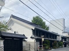 『ヒカリヤ ニシ』

こちらのお店は世界で厳選された宿泊施設とレストランが加盟できるRelais & Chateaux （ルレ・エ・シャトー、世界で580、日本で20の施設が加盟）に加盟されているレストランです。昔の蔵をレストランの一部として使用