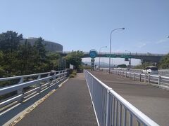 　鳴門市に到着!約2年ぶりの訪問。
　最初は鳴門公園に行きました。鳴門公園は渦潮で有名な鳴門海峡や大鳴門橋に隣接する公園で、瀬戸内海国立公園の一部に指定されました。
　渦潮を上から見ることができる遊歩道「渦の道」や大鳴門橋架橋記念館エディ、エスカヒル鳴門をはじめ、お土産屋さんが軒を連ねています。